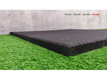 La dalle caoutchouc 25 mm noir 100×100 cm : un sol résistant et